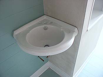 Corner Bathroom Sinks on Was Going To Be A Pain The Little Corner Sink In William S Bathroom